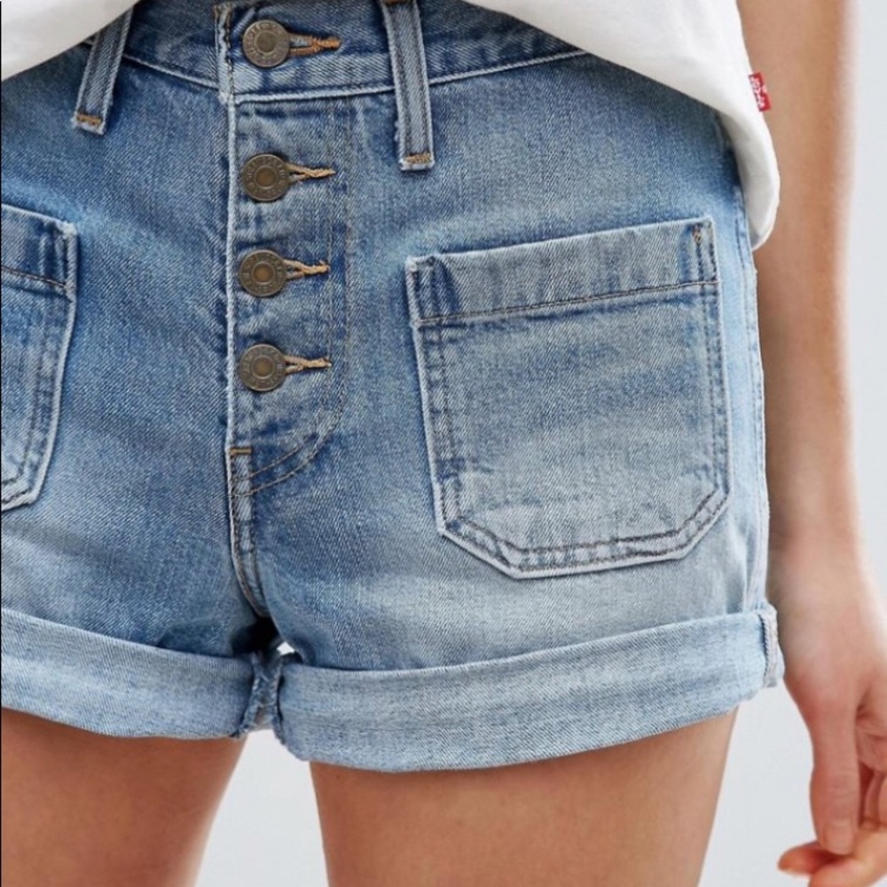 Levi's denim high rise roll up shorts. Sz 27